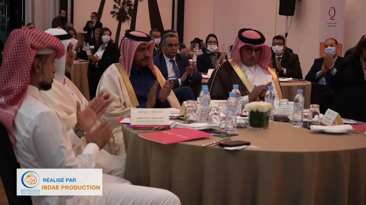 ضيوف يصفّقون خلال حفل افتتاح فرع جمعية قطر الخيرية بالمغرب، من تصوير إبداع للإنتاج.